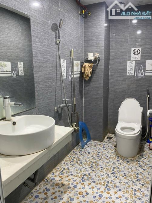 12 TỶ. BÁN NHANH NHÀ CẦU GIẤY DT66m2*5TẦNG CHDV 10 PHÒNG KK DOANH THU 50TR/TH