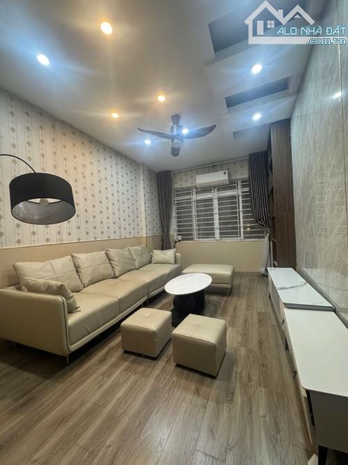 ĐỘI CẤN – BA ĐÌNH | 30M² – 5 TẦNG – 7 TỶ – 30M RA Ô TÔ TRÁNH