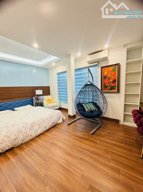 Bán Nhà Phố Lò Sũ, Rốn Rùa Hoàn Kiếm - 35m2 x 6 Tầng Lô góc - Sổ riêng - 150m ra Bờ Hồ