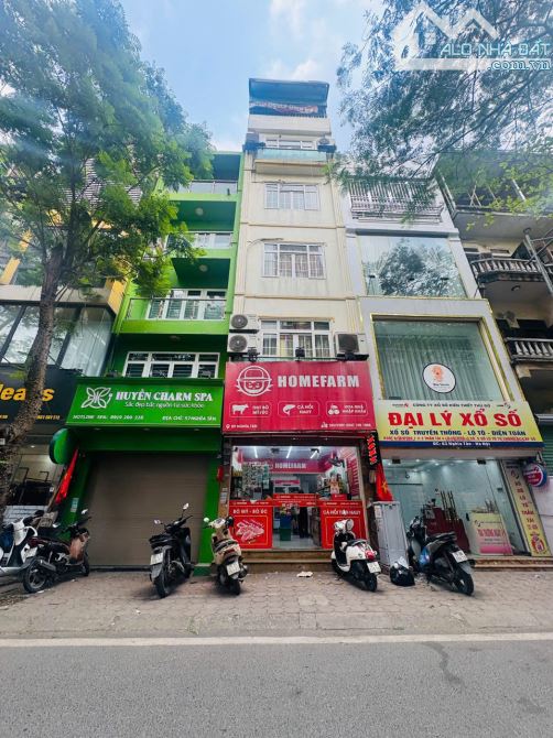 Chính chủ bán gấp nhà mặt phố Nghĩa Tân 87m2, 2 thoáng, vỉa hè kinh doanh, giá 41 tỷ.