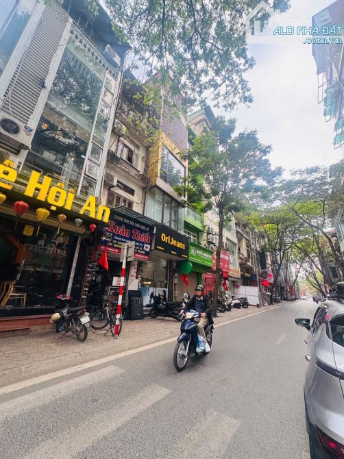 Chính chủ bán gấp 85m2 đất mặt phố Nghĩa Tân, 2 mặt thoáng, xây văn phòng, giá 41.9 tỷ.