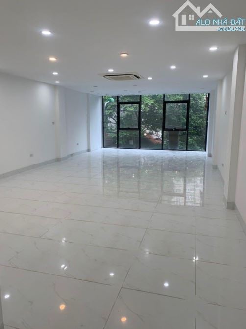 BuilDing 8 Tầng + Hầm. Mặt phố Lý Nam Đế, Hoàn Kiếm. Dt: 160m. Mt: 8m. Giá 170 tỷ nhỉnh.
