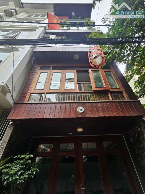 Siêu phẩm Lạc Long Quân, ô tô qua nhà, nhà đẹp chủ xây tâm huyết, tặng nội thất, sổ vuông,