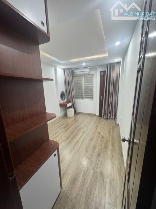 ĐỘI CẤN – BA ĐÌNH | 30M² – 5 TẦNG – 7 TỶ – 30M RA Ô TÔ TRÁNH