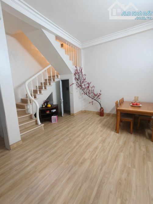 Hiếm nhà đẹp Trần Quốc Toản, ngõ đẹp oto đỗ sát cửa lô góc, 35m2 x mtiền 5.5m. Giá 12.2 tỷ