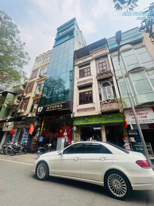 Chính chủ bán gấp nhà mặt phố Nghĩa Tân 87m2, 2 thoáng, vỉa hè kinh doanh, giá 41 tỷ.