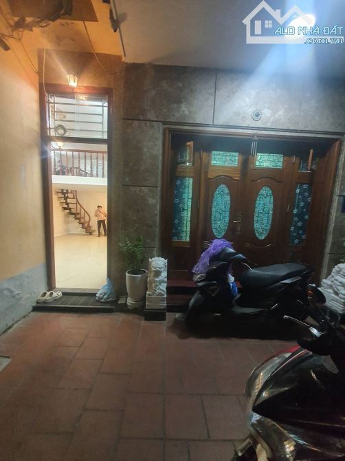 Bán nhà ngõ 78 Quán Sứ, Q Hoàn Kiếm, 50m2, 2 phòng ngủ, có sổ đỏ riêng, giá 4,5 tỷ.