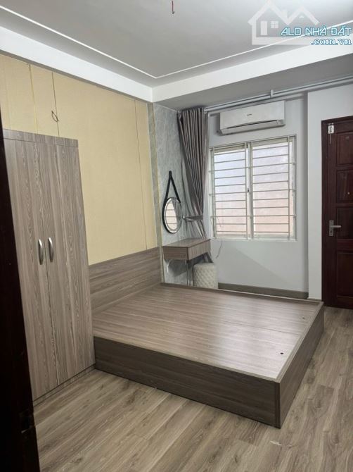 ĐỘI CẤN – BA ĐÌNH | 30M² – 5 TẦNG – 7 TỶ – 30M RA Ô TÔ TRÁNH