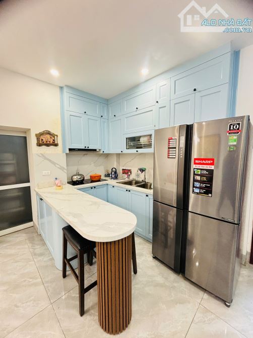 Bán Nhà Phố Lò Sũ, Rốn Rùa Hoàn Kiếm - 35m2 x 6 Tầng Lô góc - Sổ riêng - 150m ra Bờ Hồ