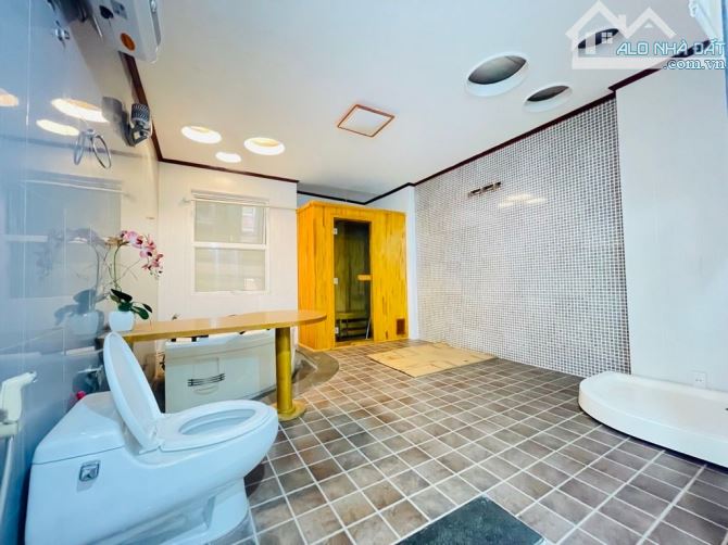 Siêu phẩm Lạc Long Quân, ô tô qua nhà, nhà đẹp chủ xây tâm huyết, tặng nội thất, sổ vuông,