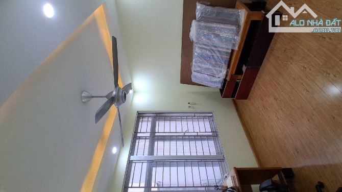 NHÀ THUỴ THUÊ - TÂY HỒ - 40 M - 4 TẦNG - MẶT TIỀN 5.5M - 14 TỶ SỔ ĐỎ VUÔNG ĐẸP