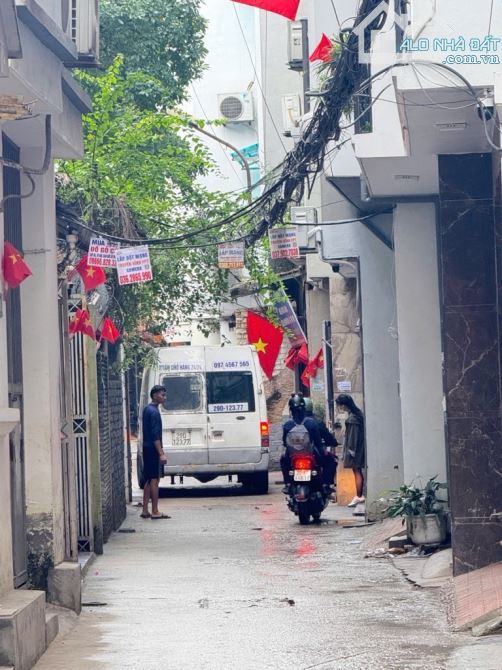 Siêu phẩm Lạc Long Quân, ô tô qua nhà, nhà đẹp chủ xây tâm huyết, tặng nội thất, sổ vuông,