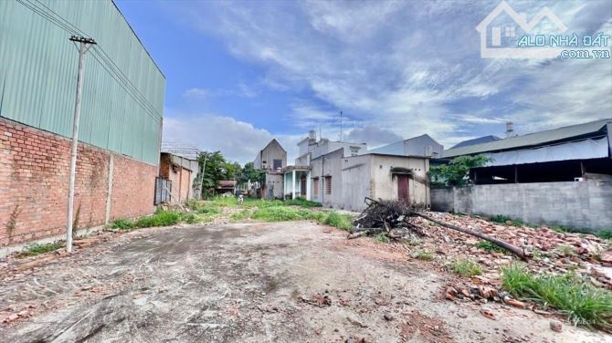 Bán lô đất mặt tiền QL1A, gần Giáo Xứ Ngũ Phúc, Hố Nai 3, Trảng Bom, 1600m2, giá 17 tỷ.
