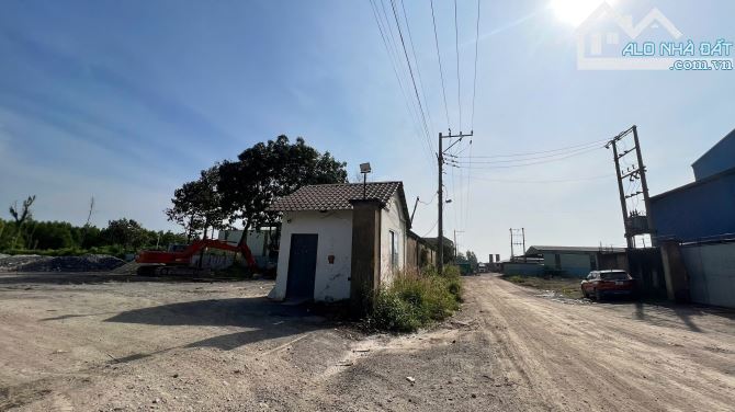 Bán lô đất gần 5000m2, gần trường Nghề Hòa Bình, Hố Nai 3, Trảng Bom, giá 11 tỷ.