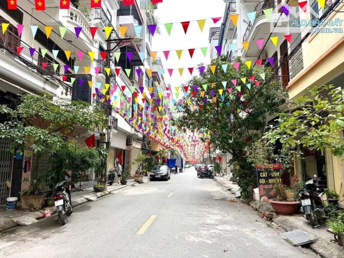 Cho thuê nhà làm Chdv Nhà mặt phố Trần Đăng Ninh - Hà Đông