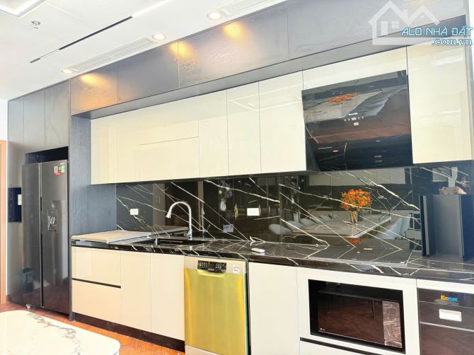 Bán nhà mặt phố Mai Dịch, 70m2, 7 tầng thang máy, 2 thoáng, nhỉnh 29 tỷ,không quy hoạch