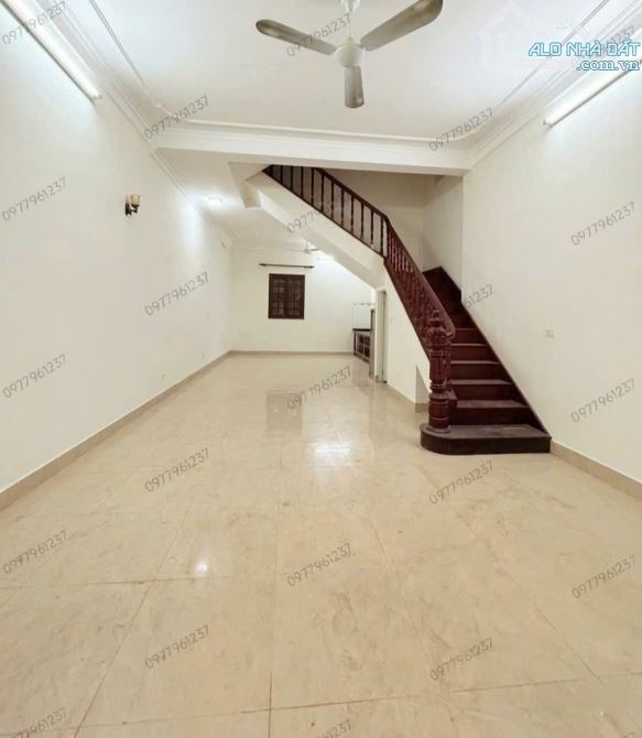 BÁN NHÀ KHUẤT DUY TIẾN 60m2 × 5T × MT 5,5m. GARA Ô TÔ 7 CHỖ + 2 Ô TÔ TRÁNH + V.PHÒNG