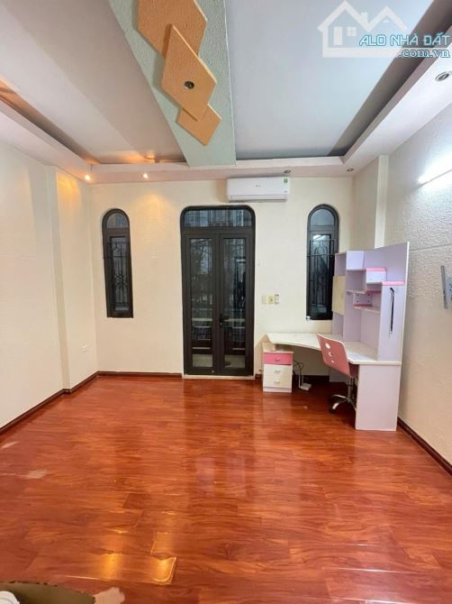 ĐẦU TƯ - bán nhà Giang Văn Minh 51m2*5T, MT5m, ô tô đỗ cổng, cách phố 2 nhà, 12.5 tỷ