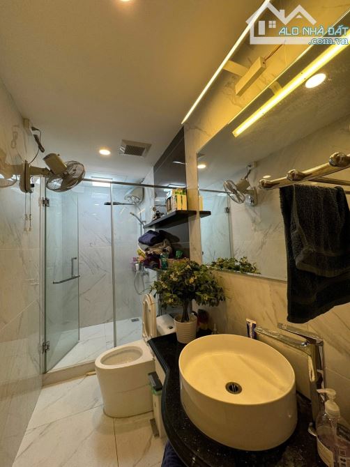 BÁN NHÀ MẶT HỒ TÂY - 93M 5 TẦNG MT 5M - 2 MẶT TIỀN TRƯỚC SAU - VIEW HỒ KINH DOANH