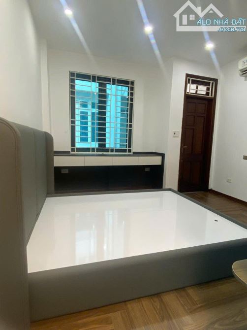 Bán nhà Cầu giấy 30m 5 tầng full nội thất 7.8 tỷ