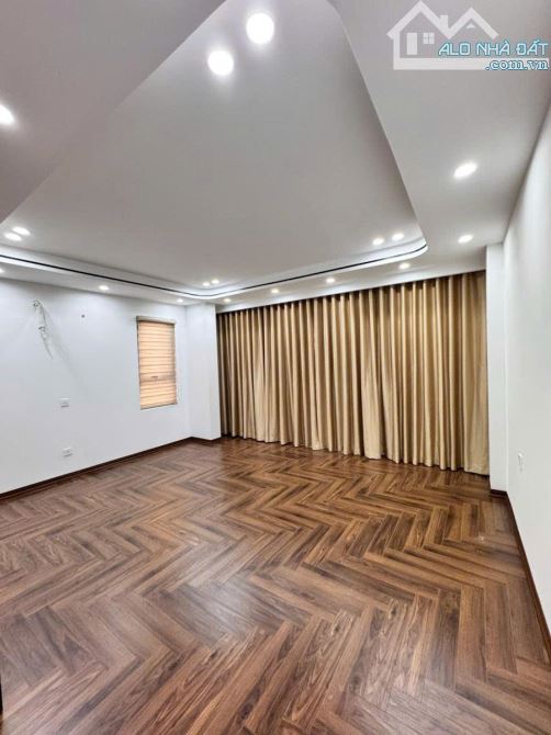 Siêu phẩm Cầu Giấy, Lô Góc, 6Tầng, Thang Máy, Gara Ô tô - Ngõ Thông, Kinh Doanh, Giá tốt