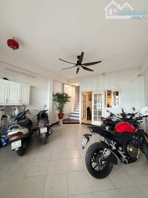 BÁN NHÀ MẶT HỒ TÂY - 93M 5 TẦNG MT 5M - 2 MẶT TIỀN TRƯỚC SAU - VIEW HỒ KINH DOANH