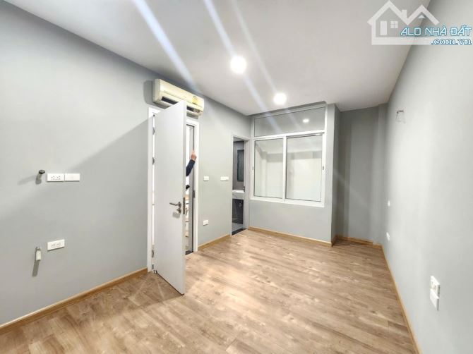 Bán nhà VÕNG THỊ. Mặt ngõ thông rộng 5m, oto tránh vào nhà. 5 tầng THANG MÁY.