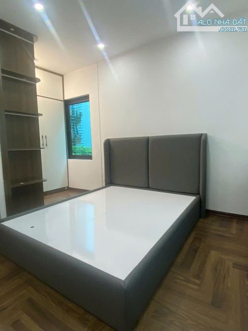 Bán nhà Cầu giấy 30m 5 tầng full nội thất 7.8 tỷ