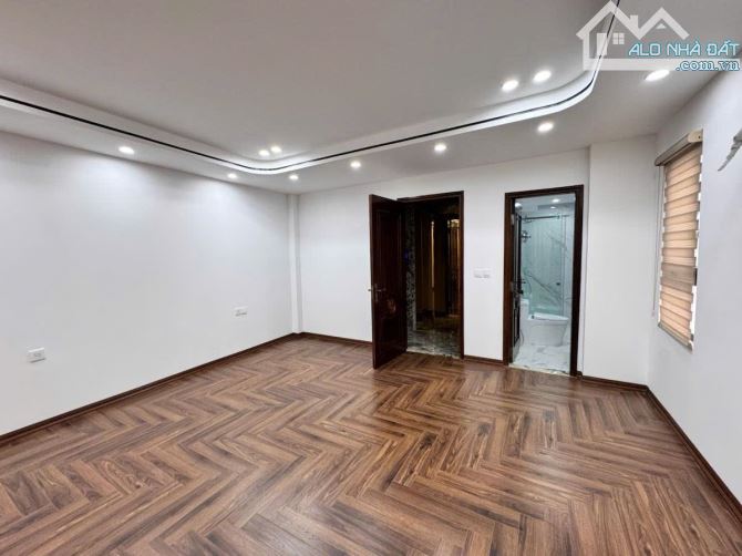 Siêu phẩm Cầu Giấy, Lô Góc, 6Tầng, Thang Máy, Gara Ô tô - Ngõ Thông, Kinh Doanh, Giá tốt