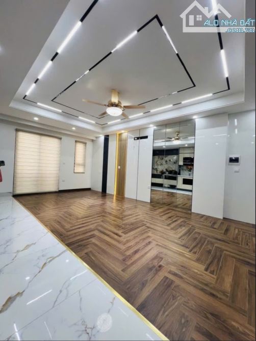 Siêu phẩm Cầu Giấy, Lô Góc, 6Tầng, Thang Máy, Gara Ô tô - Ngõ Thông, Kinh Doanh, Giá tốt