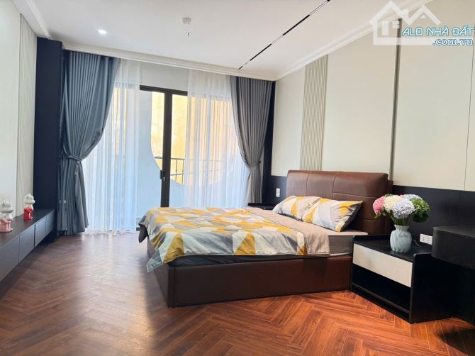 Bán nhà mặt phố Mai Dịch, 70m2, 7 tầng thang máy, 2 thoáng, nhỉnh 29 tỷ,không quy hoạch