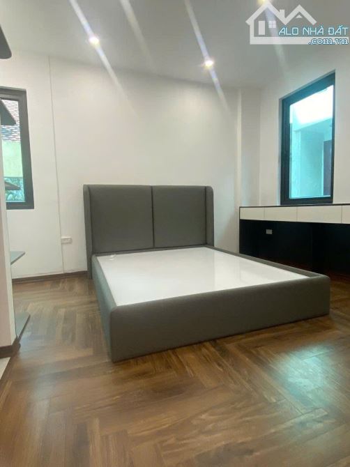 Bán nhà Cầu giấy 30m 5 tầng full nội thất 7.8 tỷ