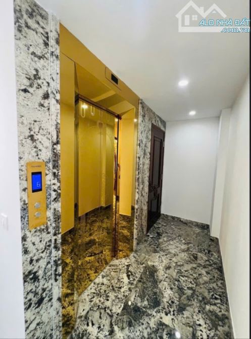 Siêu phẩm Cầu Giấy, Lô Góc, 6Tầng, Thang Máy, Gara Ô tô - Ngõ Thông, Kinh Doanh, Giá tốt