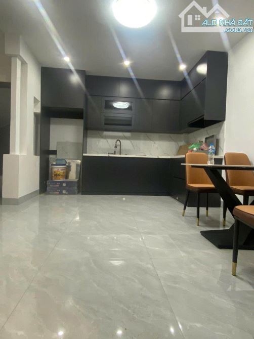 Bán nhà Cầu giấy 30m 5 tầng full nội thất 7.8 tỷ