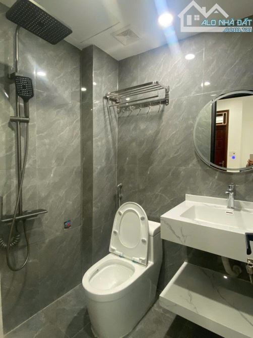 Bán nhà Cầu giấy 30m 5 tầng full nội thất 7.8 tỷ