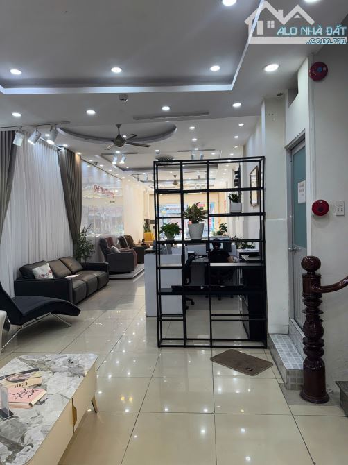 Cho thuê nhà 114 Ngô Gia Tự - Phố Nội Thất - Có Thang máy - DTS 762 m2 - Thang Máy.