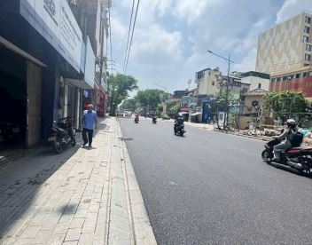 Bán nhà mặt đường Bưởi 240m2, mặt tiền 13,6m Ô Tô Tránh Kinh doanh ngày đêm Chỉ 333triệu/m