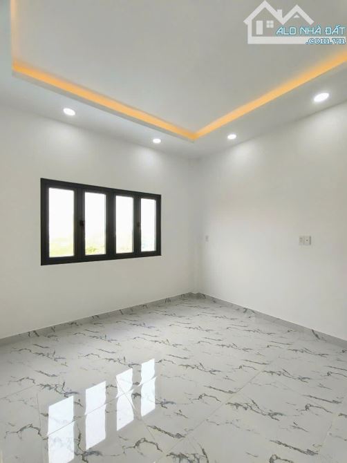 Căn nhà phố 3 tầng trung tâm Long Hòa - sát vách Bình Chánh ! - 1