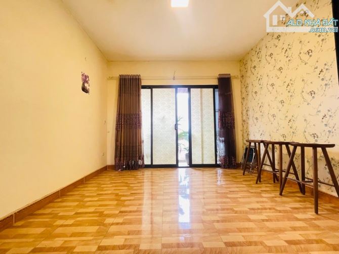 LẠC LONG QUÂN - TÂY HỒ - 50M -6 TẦNG - MẶT TIỀN 4,2 M - 18,9 TỶ SỔ ĐỎ VUÔNG ĐẸP