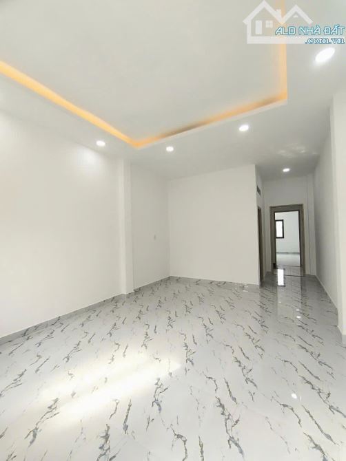 Căn nhà phố 3 tầng trung tâm Long Hòa - sát vách Bình Chánh ! - 2