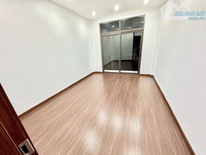 BÁN NHÀ LẠC LONG QUÂN, 4 TẦNG, DÂN XÂY CHẮC CHẮN, FULL ĐỒ, Chỉ 7.x tỷ