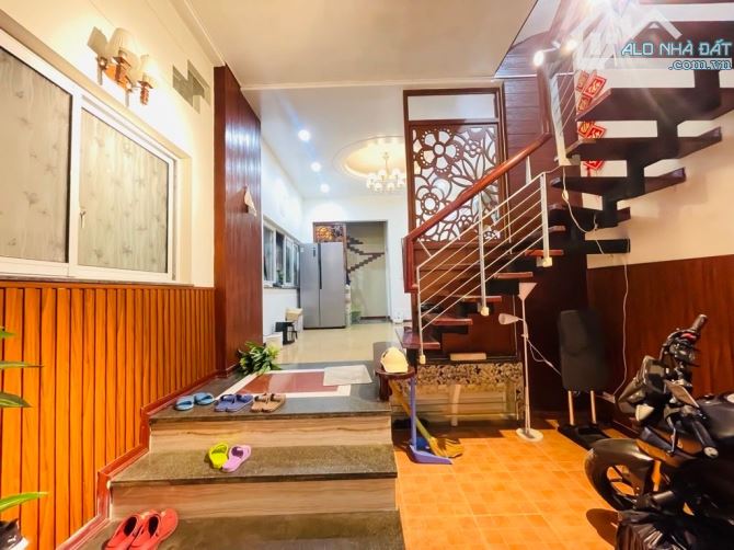 LẠC LONG QUÂN - TÂY HỒ - 50M -6 TẦNG - MẶT TIỀN 4,2 M - 18,9 TỶ SỔ ĐỎ VUÔNG ĐẸP