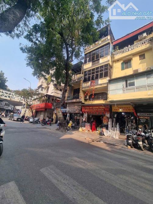 BÁN TẬP THỂ CỰC HIẾM - SỔ ĐỎ. TẦNG 5 – HÀNG LƯỢC, HOÀN KIẾM. 38M² – 1PN. 2,75 TỶ