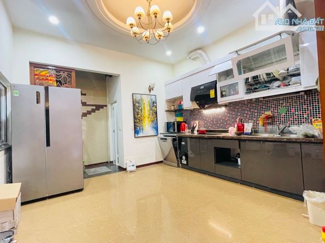 LẠC LONG QUÂN - TÂY HỒ - 50M -6 TẦNG - MẶT TIỀN 4,2 M - 18,9 TỶ SỔ ĐỎ VUÔNG ĐẸP