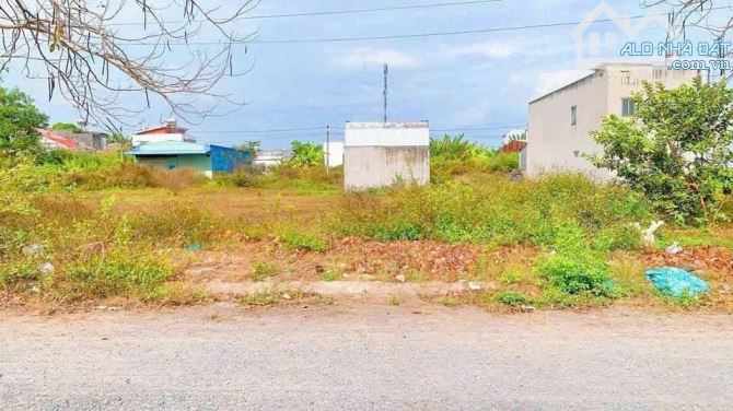 Bán đất 100m2 KDC Đông Phú- Châu Thành- Cần Thơ, lộ 16m, Tây Nam, full thổ cư, sổ hồng