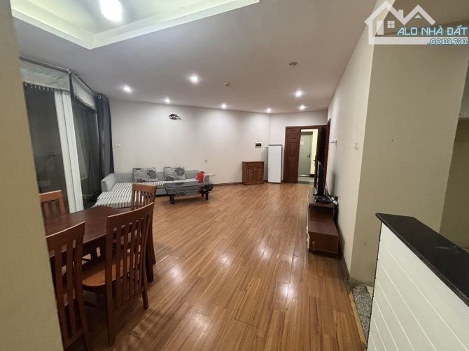 Cho thuê CĂN HỘ toà 173 XUÂN THUỶ. 17 triệu/ tháng. 3 ngủ, 2 WC. Phù hợp ở gia đình, nhóm