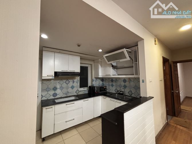 Cho thuê CĂN HỘ toà 173 XUÂN THUỶ. 17 triệu/ tháng. 3 ngủ, 2 WC. Phù hợp ở gia đình, nhóm - 1