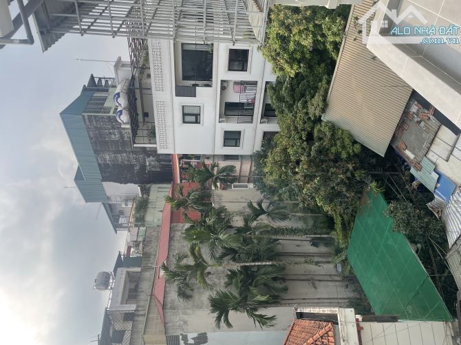 Nhà 8 Tỉ đẹp mê li Phố Lạc Long Quân, Ô Tô Đỗ Cổng, Siêu Hiếm