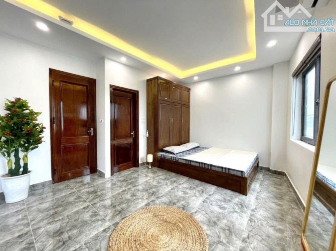 BÁN GẤP NHÀ NGUYỄN VĂN HUYÊN DT55m2 TOÀ NHÀ 7 TẦNG T.MÁY MỚI FULL NỘI THẤT,PCCC NGÕ NÔNG.