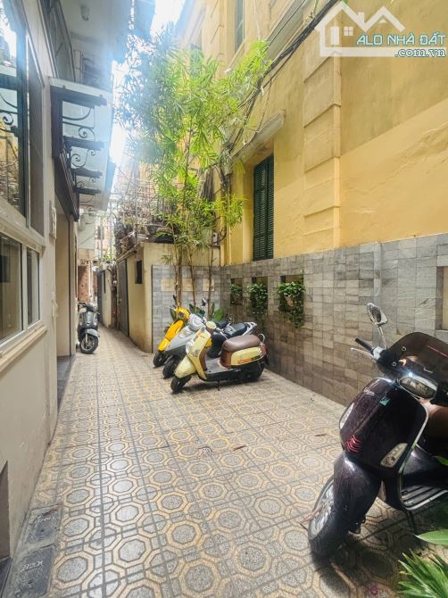 Bán Nhà Phố Hàng Bài, đi hộ ra Hồ Gươm, Tràng Tiền, 45m2 x 5 Tầng, Sổ riêng, 20m ra phố